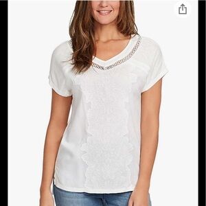 NWT
Gloria Vanderbilt Ladies V-Neck Embroidered Cotton Top